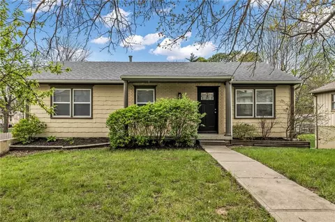 7528 N Tracy Ave, Gladstone, MO 64118