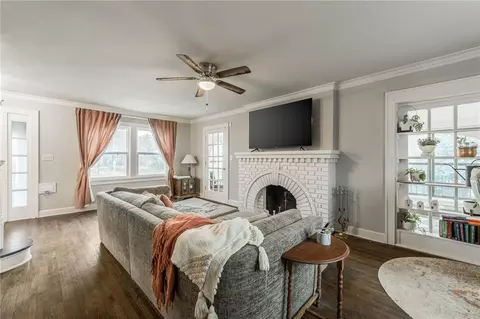 3651 Southwest Trfy, Kansas City, MO 64111
