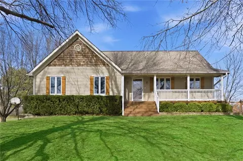 3910 Carter Dr, Smithville, MO 64089