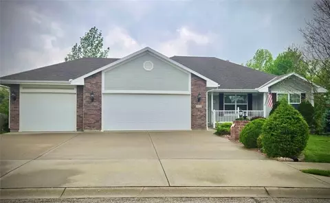 714 Ridge Crest Dr, Raymore, MO 64083