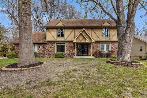 2721 Trenchard Dr, Independence, MO 64057