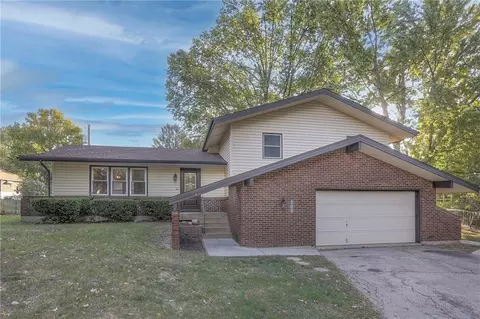 706 NW 11 St, Blue Springs, MO 64015