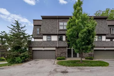 10249 Cedarbrooke Ln, Kansas City, MO 64131