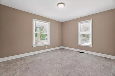 Bedroom - 1522 W Walnut St, Independence, MO 64050 photo 3 of 4