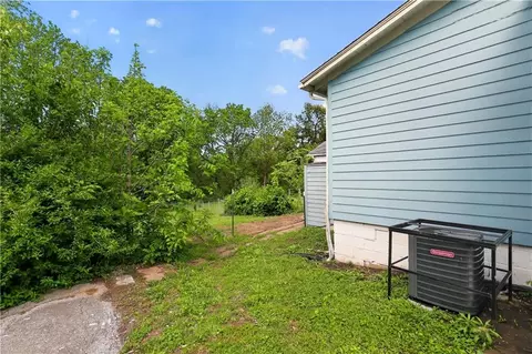 Exterior - 1522 W Walnut St, Independence, MO 64050 photo 2 of 4