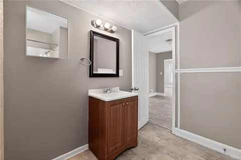 Bath - 1522 W Walnut St, Independence, MO 64050 photo 1 of 1