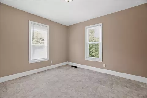 Bedroom - 1522 W Walnut St, Independence, MO 64050 photo 2 of 4
