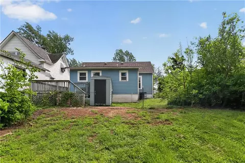 Exterior - 1522 W Walnut St, Independence, MO 64050 photo 4 of 4