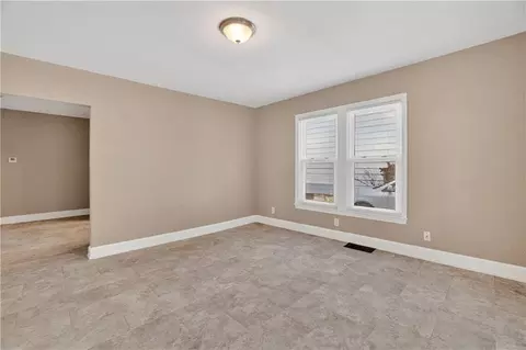 Living - 1522 W Walnut St, Independence, MO 64050 photo 3 of 3
