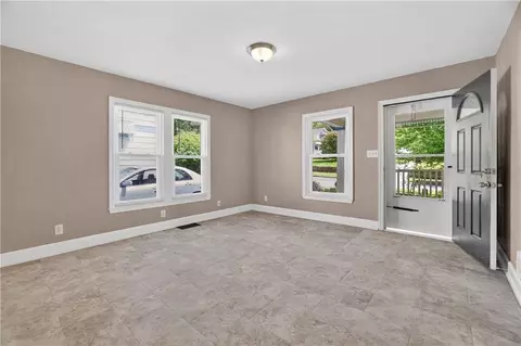 Living - 1522 W Walnut St, Independence, MO 64050 photo 2 of 3