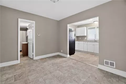 Entry Way - 1522 W Walnut St, Independence, MO 64050 photo 5 of 6
