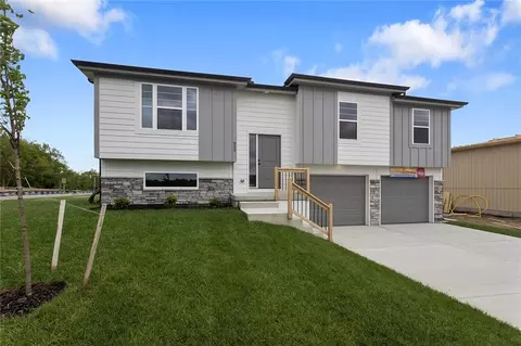 Exterior - 21104 E 6th Ter, Independence, MO 64056 photo 2 of 6