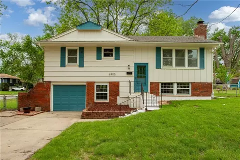 6905 E 136 St, Grandview, MO 64030