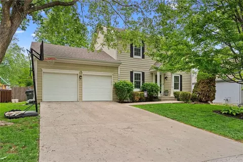 15444 S Wyandotte Dr, Olathe, KS 66062