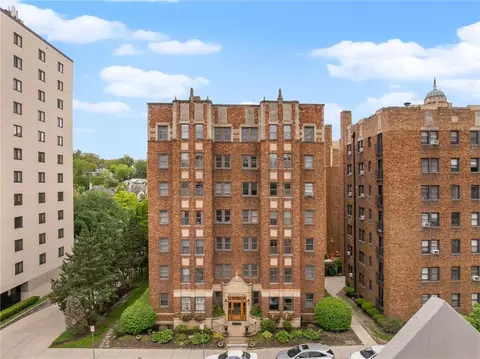 807 W 48th St #204, Kansas City, MO 64112