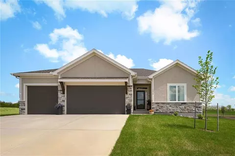 1814 Woodward Cir, Raymore, MO 64083