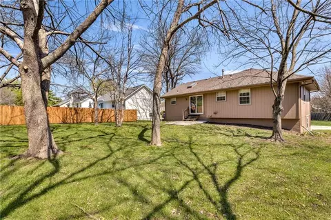 Exterior - 100 N Darrowby Dr, Raymore, MO 64083 photo 4 of 5