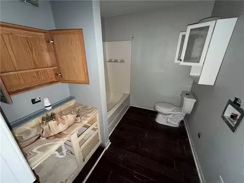 Bath - 326 N Cedar Ave, Independence, MO 64053 photo 1 of 1