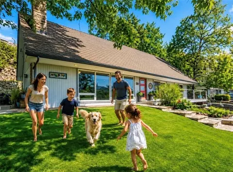 128 W Lakeshore Dr, Lake Quivira, KS 66217