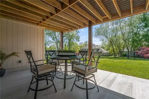 Exterior - 4316 NE Hideaway Dr, Lees Summit, MO 64064 photo 9 of 10