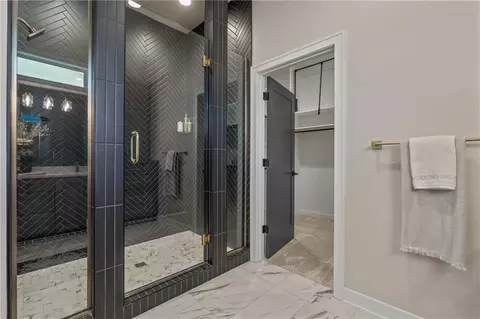 Bath - 4316 NE Hideaway Dr, Lees Summit, MO 64064 photo 5 of 6