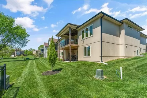 Exterior - 4316 NE Hideaway Dr, Lees Summit, MO 64064 photo 7 of 10