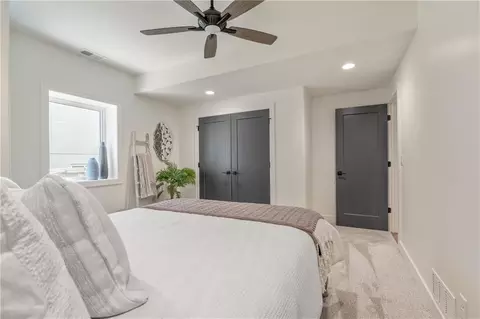 Bedroom - 4316 NE Hideaway Dr, Lees Summit, MO 64064 photo 6 of 9