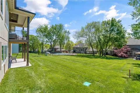 Exterior - 4316 NE Hideaway Dr, Lees Summit, MO 64064 photo 8 of 10