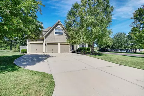 19480 W 207th Ter, Spring Hill, KS 66083