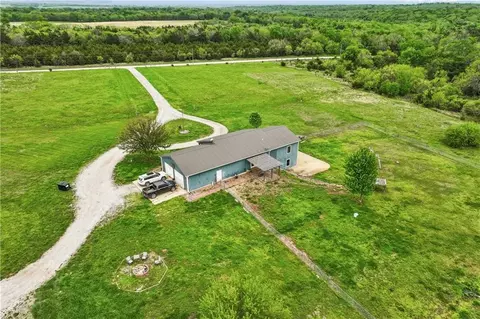 4370 Lee Rd, Mound City, KS 66056