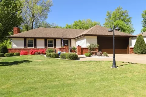 4824 Mockingbird Ln, Saint Joseph, MO 64506