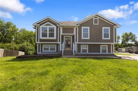 10527 N Ditman Ave, Kansas City, MO 64157