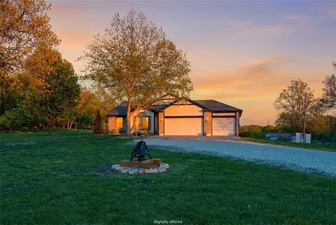 16023 Jesse James Rd, Kearney, MO 64060
