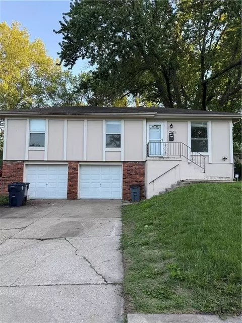 7901 E 104th Ter, Kansas City, MO 64134