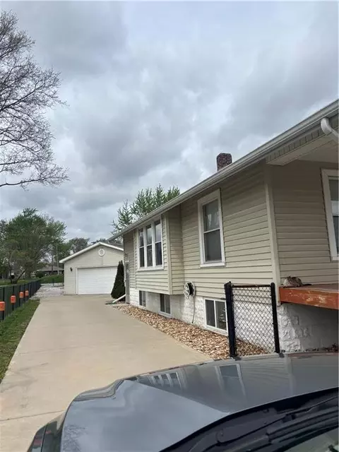 319 S 2nd St, Odessa, MO 64076