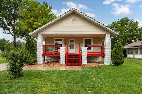 319 S 2nd St, Odessa, MO 64076
