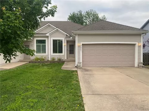 3907 SW Chartwell Ct, Lees Summit, MO 64082