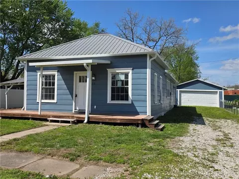 712 E Market St, Lacygne, KS 66040