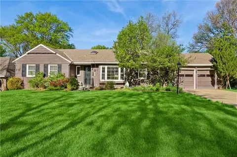 5900 Windsor Dr, Fairway, KS 66205