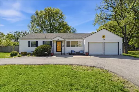 1001 N Walker St, Olathe, KS 66061