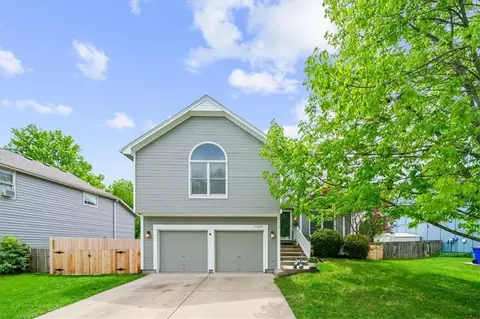 17287 W 157th St, Olathe, KS 66062