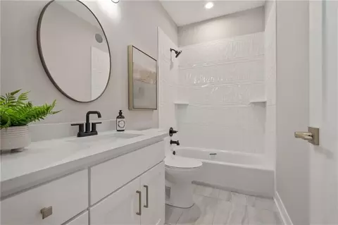 Bath - 4363 NE Hideaway Dr, Lees Summit, MO 64064 photo 5 of 6