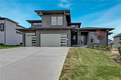 12818 W 172nd Ter, Overland Park, KS 66221