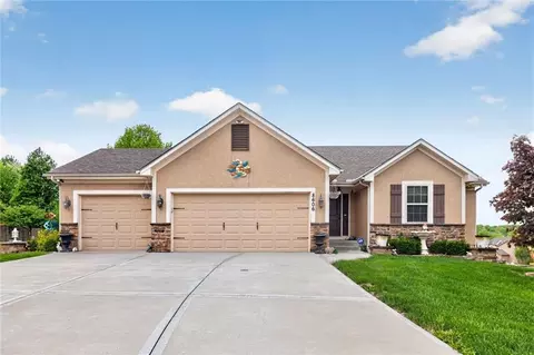 8606 N Utica Ct, Kansas City, MO 64153