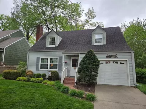 4922 Adams St, Westwood, KS 66205