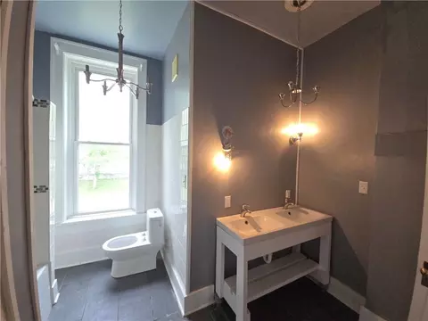 Bath - 617 Parallel St, Atchison, KS 66002 photo 5 of 6