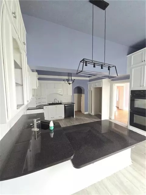 Kitchen - 617 Parallel St, Atchison, KS 66002 photo 3 of 7