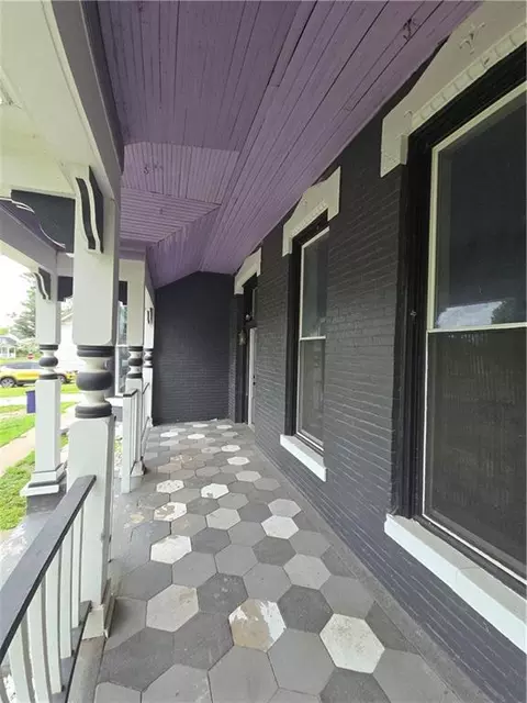 Exterior - 617 Parallel St, Atchison, KS 66002 photo 3 of 6