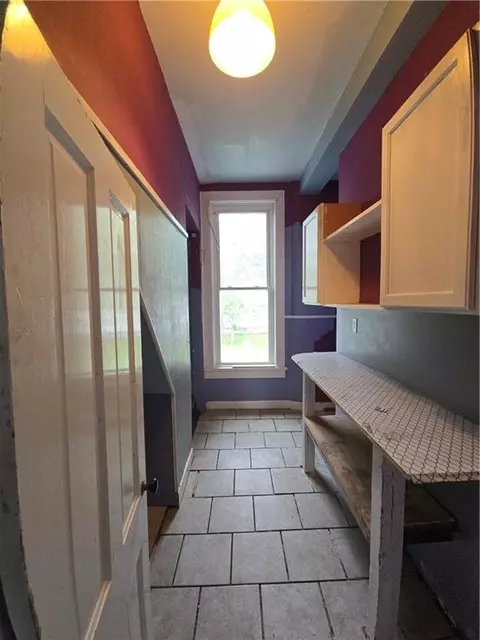 Entry Way - 617 Parallel St, Atchison, KS 66002 photo 11 of 14