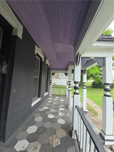 Exterior - 617 Parallel St, Atchison, KS 66002 photo 2 of 6
